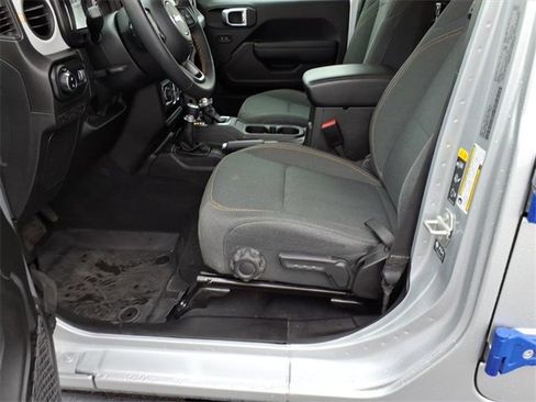 Used 2024 Jeep Gladiator Sport image 12