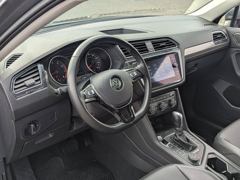 Used 2018 Volkswagen Tiguan SEL AWD/4WD image 12