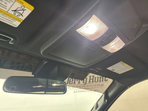 Used 2025 Nissan Frontier PRO-4X AWD/4WD image 19