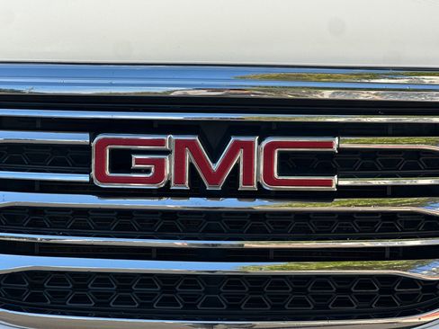 Used 2018 GMC Acadia SLT image 48