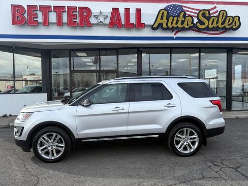 Used 2017 Ford Explorer XLT w/ Equipment Group 202A image 4