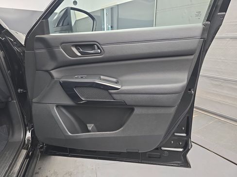 Used 2024 Nissan Pathfinder SV w/ SV Premium Package image 41