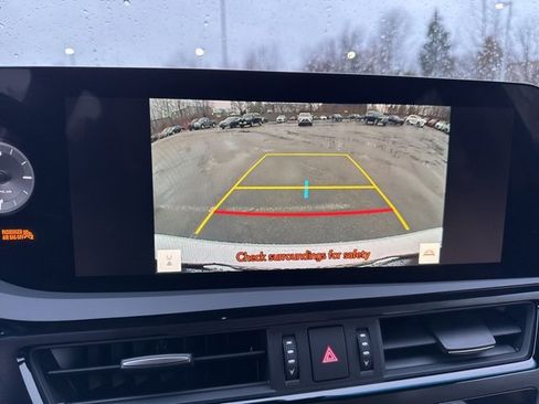 Certified 2023 Lexus ES 300h w/ Premium Package image 12