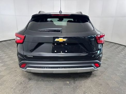 Used 2025 Chevrolet Trax LT w/ Driver Confidence Package image 4