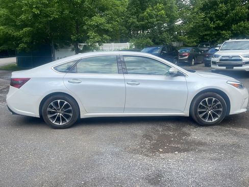Used 2016 Toyota Avalon XLE FWD image 11