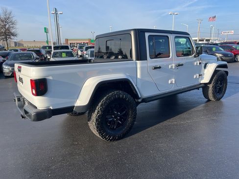 Used 2023 Jeep Gladiator Sport image 7