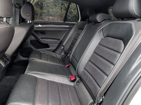 Used 2018 Volkswagen Golf R 4-Door image 14