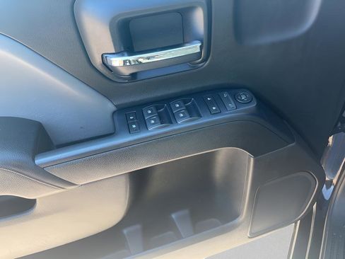 Used 2018 Chevrolet Silverado 1500 Custom w/ Custom Value Package AWD/4WD image 22
