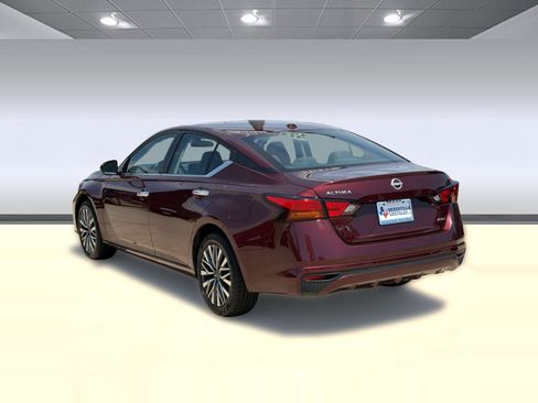 Used 2025 Nissan Altima 2.5 SV AWD/4WD image 3