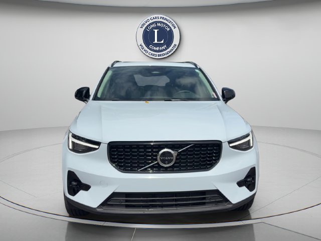 Certified 2026 Volvo XC40 B5 Plus AWD/4WD image 8