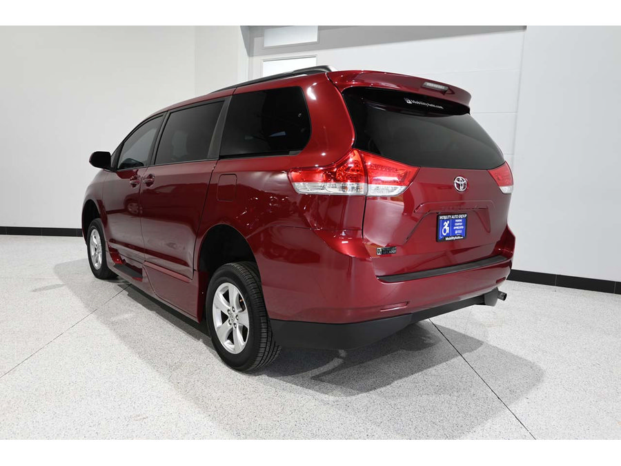 Used 2013 Toyota Sienna LE FWD image 8