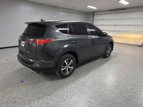 Used 2018 Toyota RAV4 XLE w/ Preferred Accessory Package FWD image 3