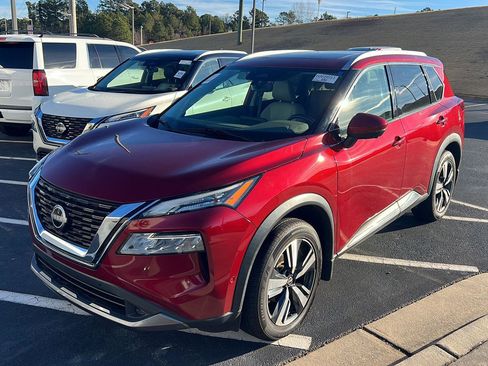 Used 2022 Nissan Rogue SL w/ SL Premium Package image 2