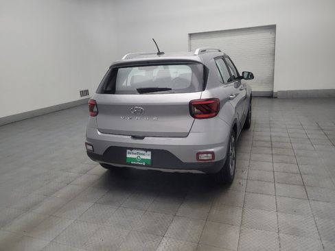 Used 2023 Hyundai Venue SEL FWD image 9