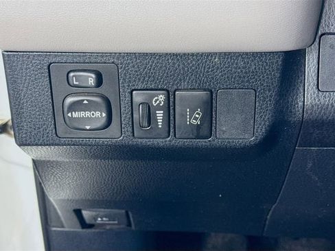 Used 2018 Toyota RAV4 XLE image 10