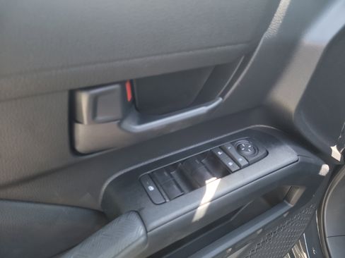 Used 2025 Toyota 4Runner SR5 AWD/4WD image 18