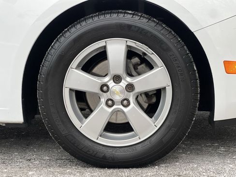 Used 2016 Chevrolet Cruze LT w/ Technology Package image 10