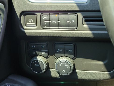 Used 2021 Chevrolet Suburban RST w/ Luxury Package AWD/4WD image 16