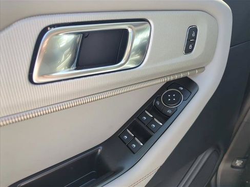 New 2026 Ford Explorer Active w/ Active Comfort Package RWD image 20