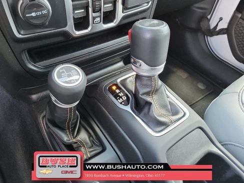 Used 2022 Jeep Wrangler Unlimited Sahara AWD/4WD image 28