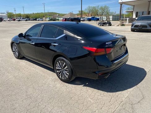 Used 2023 Nissan Altima 2.5 SV w/ SV Premium Package image 4