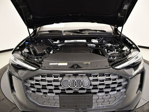 Used 2025 Audi Q5 Premium w/ Convenience Package image 12