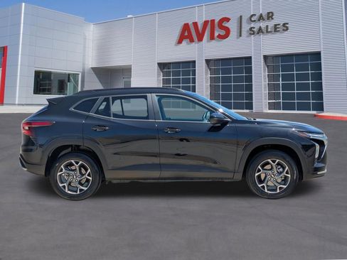Used 2025 Chevrolet Trax LT w/ LT Convenience Package FWD image 5