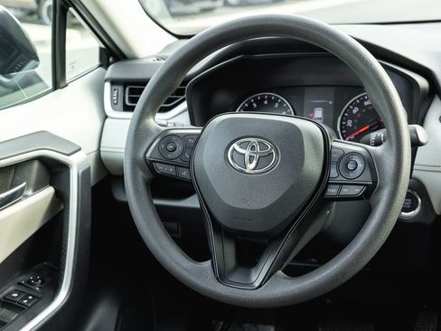Certified 2020 Toyota RAV4 XLE w/ Carpet Mat Package FWD image 28