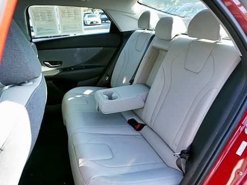 Certified 2023 Hyundai Elantra Limited FWD image 17