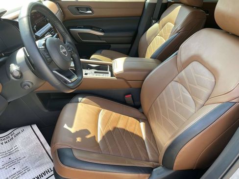 Used 2024 Nissan Pathfinder Platinum FWD image 13
