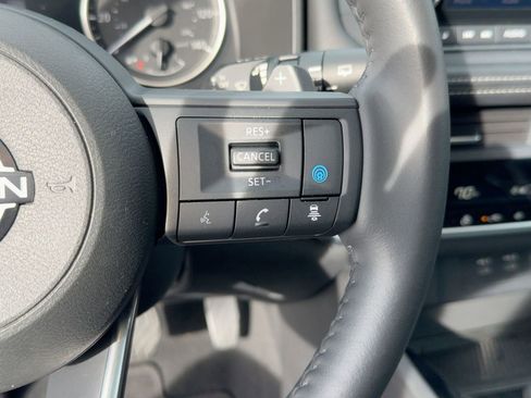 Used 2024 Nissan Rogue SV w/ SV Premium Package image 28