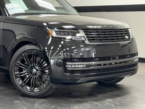 Used 2025 Land Rover Range Rover SE AWD/4WD image 3