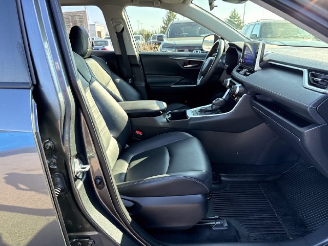 Used 2023 Toyota RAV4 XLE Premium AWD/4WD image 9