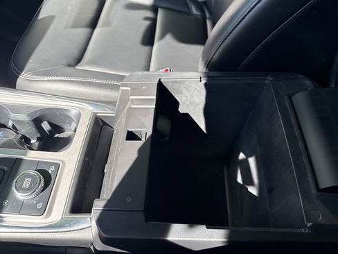 Used 2022 Ford Explorer XLT w/ Equipment Group 202A image 31