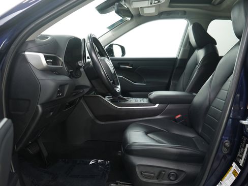 Used 2022 Toyota Highlander XLE image 20