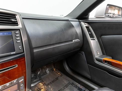 Used 2007 Cadillac XLR RWD image 23