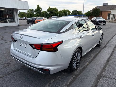 Used 2025 Nissan Altima 2.5 SV FWD image 8