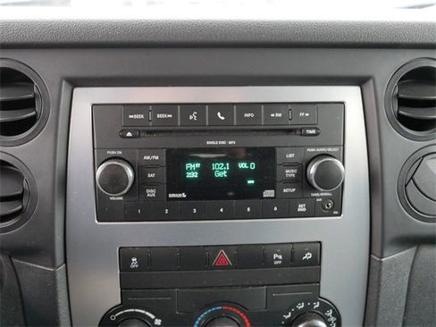 Used 2010 Jeep Commander Sport image 30