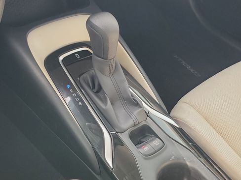 Used 2022 Toyota Corolla LE image 32