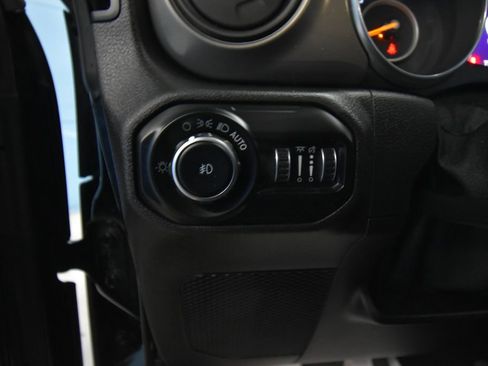 Used 2019 Jeep Wrangler Unlimited Sport S image 6