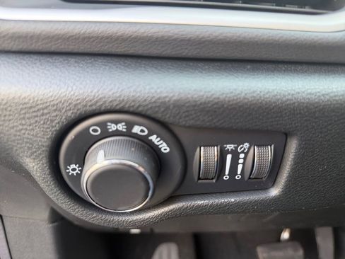 New 2026 Chrysler Voyager LX image 18