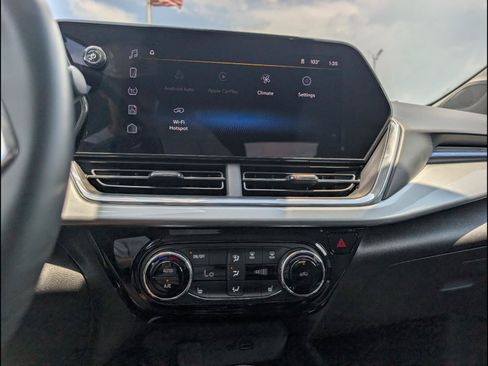 Used 2025 Chevrolet Trax LT w/ LT Convenience Package FWD image 18