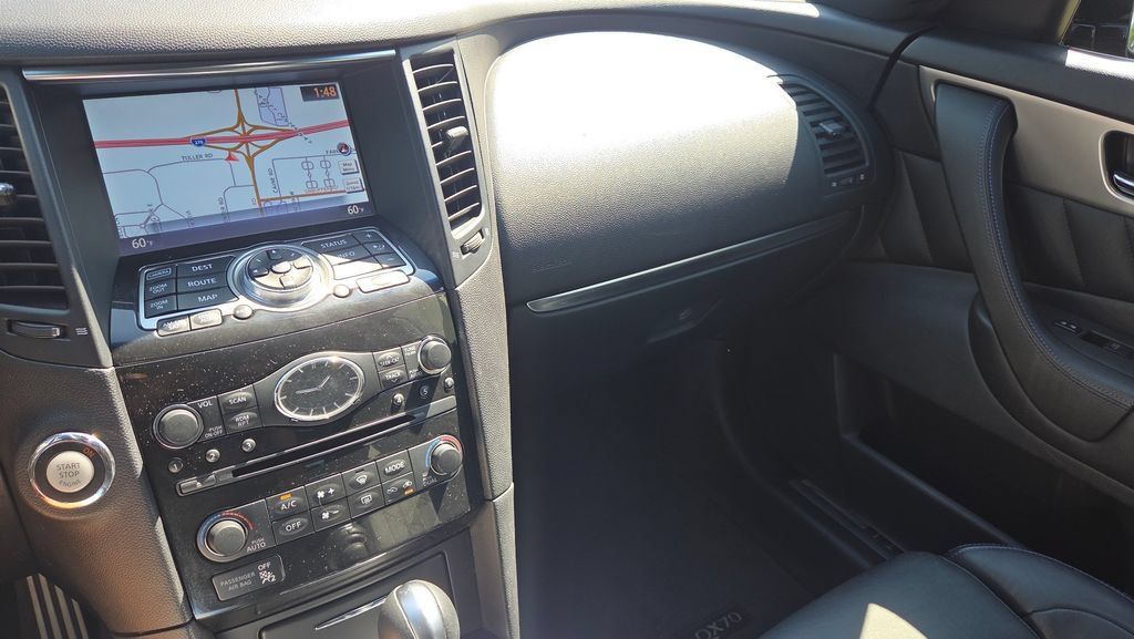 Used 2017 INFINITI QX70 AWD w/ Premium Package image 21