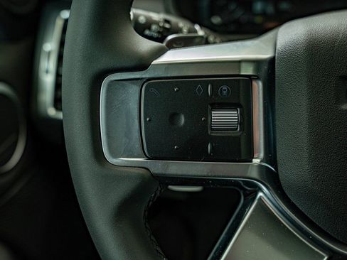 New 2026 Land Rover Discovery Dynamic SE image 19