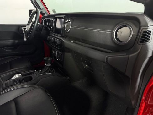 Used 2022 Jeep Wrangler Unlimited Sahara AWD/4WD image 32