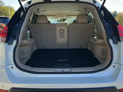 Used 2020 Nissan Rogue SV w/ Premium Package image 6