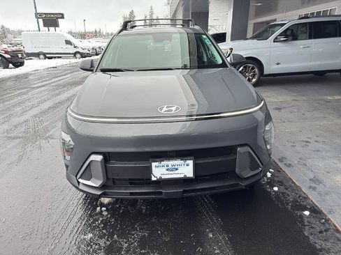 Used 2025 Hyundai Kona SEL image 2