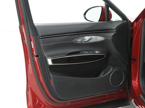 Certified 2022 Genesis GV70 2.5T image 4