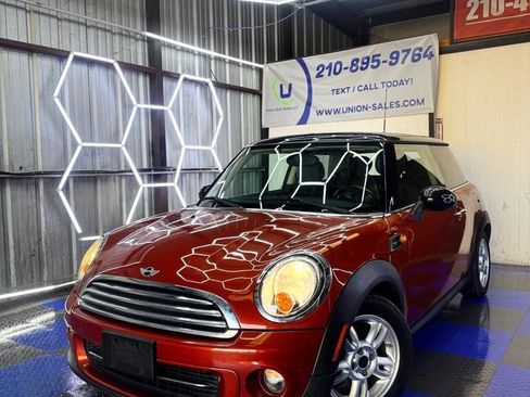 Used 2011 MINI Cooper Hardtop FWD image 2