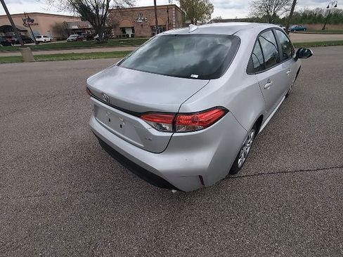 Used 2025 Toyota Corolla LE image 5